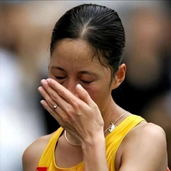 竞走冠军王丽萍事件_竞走冠军王丽萍绕场一周视频_竟走冠军王丽萍视频