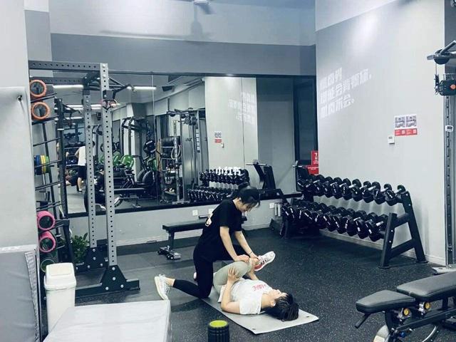 健身房健身有必要买私教课吗_健身房有必要买私教_健身房有没有必要找私教
