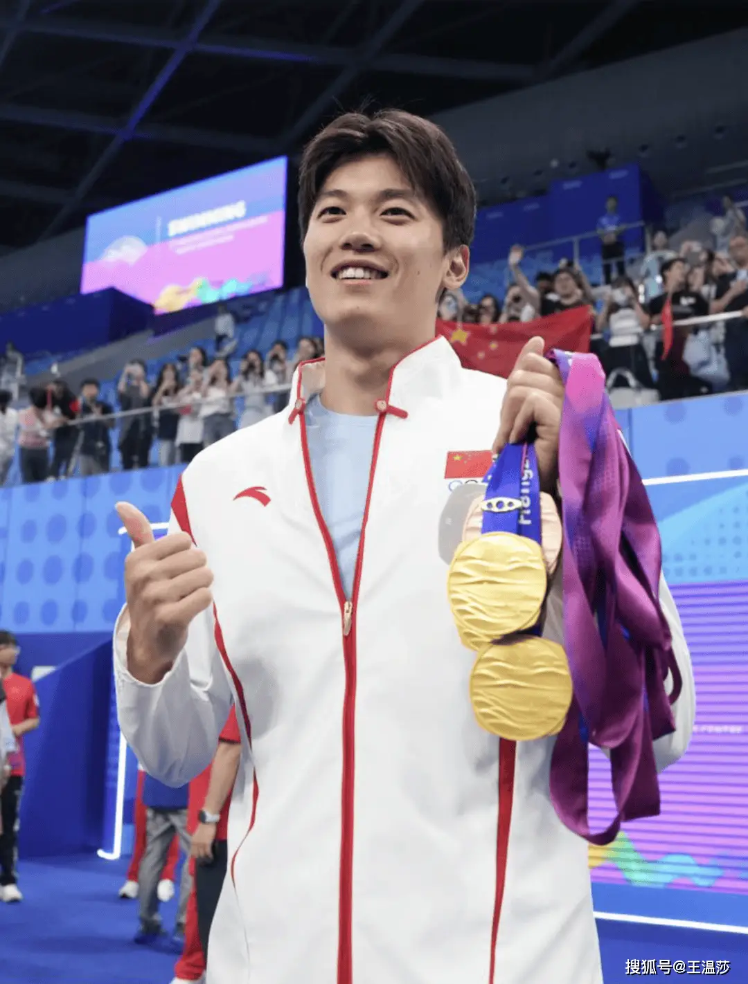 游泳冠军2024巴黎_游泳冠军2021女_2021二百米游泳冠军